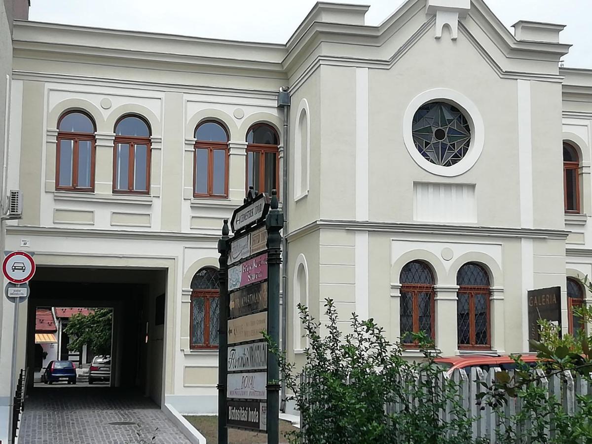 Cehmesterek Apartman Eger Exterior photo