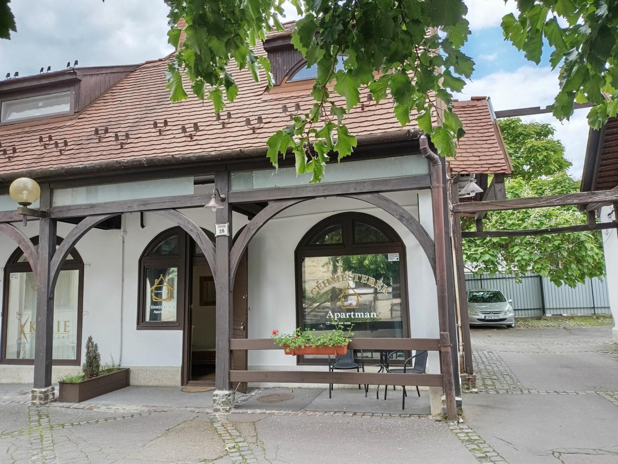 Cehmesterek Apartman Eger Exterior photo